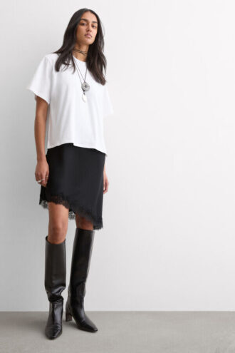 Asymmetrischer Slip aus Viskosesatin mit Spitze