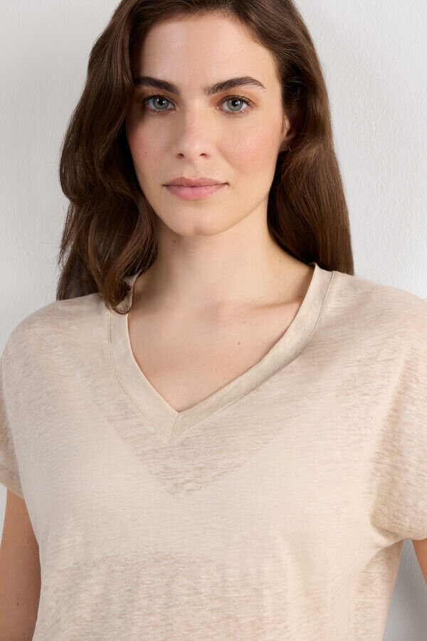 Das Kurzarm-Oberteil aus reinem Leinen mit V-Ausschnitt Das Kurzarm-Oberteil aus reinem Leinen mit V-Ausschnitt