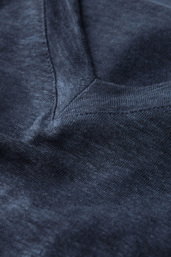 Das Kurzarm-Oberteil aus reinem Leinen mit V-Ausschnitt Das Kurzarm-Oberteil aus reinem Leinen mit V-Ausschnitt