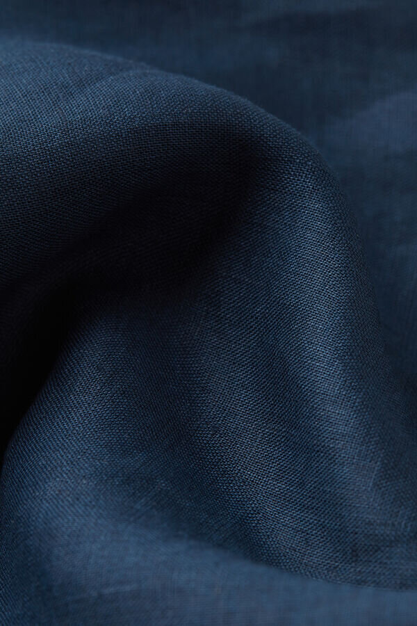 Das Oberteil aus reinem Leinen Das Oberteil aus reinem Leinen