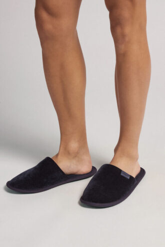 Einfarbige Hausschuhe