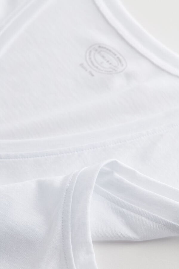 Extrafeines Tanktop aus hochwertiger Baumwolle mit V-Ausschnitt Extrafeines Tanktop aus hochwertiger Baumwolle mit V-Ausschnitt