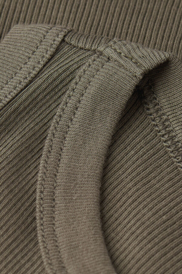 Geripptes Tanktop aus hochwertiger Baumwolle Geripptes Tanktop aus hochwertiger Baumwolle