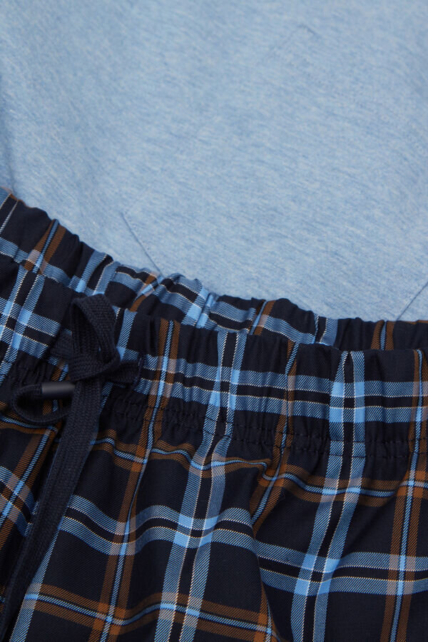 Hellblauer Pyjama aus Baumwolle mit Karomuster Hellblauer Pyjama aus Baumwolle mit Karomuster