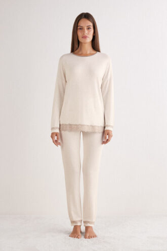 Lange Pyjamas mit Spitzenbesatz aus Modal