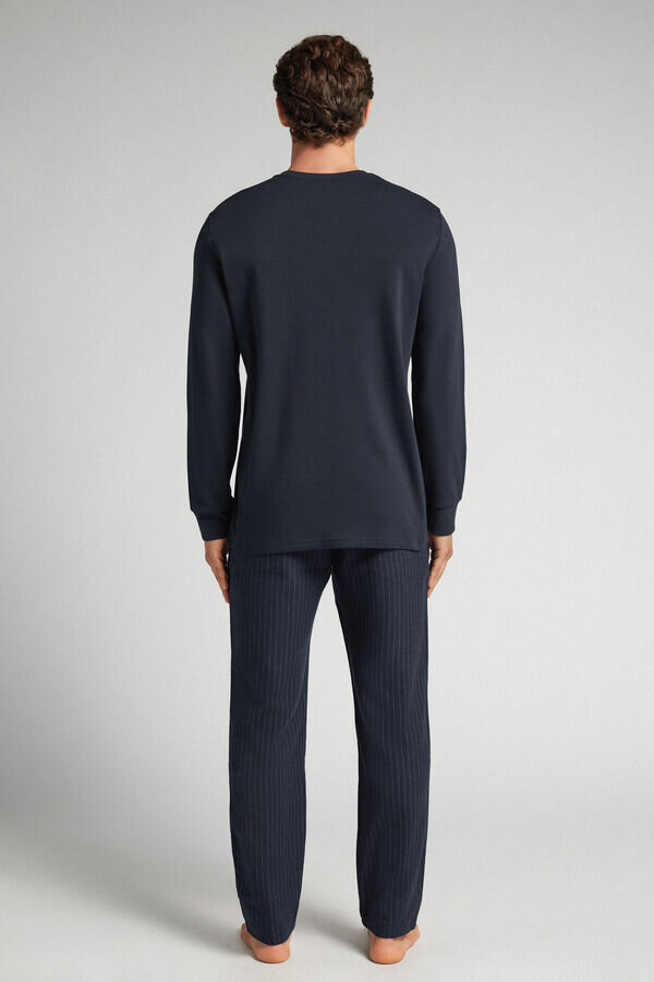 Langärmeliger Pyjama aus Baumwolle mit Nadelstreifen Langärmeliger Pyjama aus Baumwolle mit Nadelstreifen