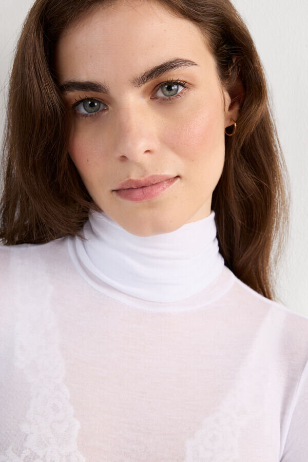 Modal-Kaschmir-Top mit hohem Kragen Modal-Kaschmir-Top mit hohem Kragen