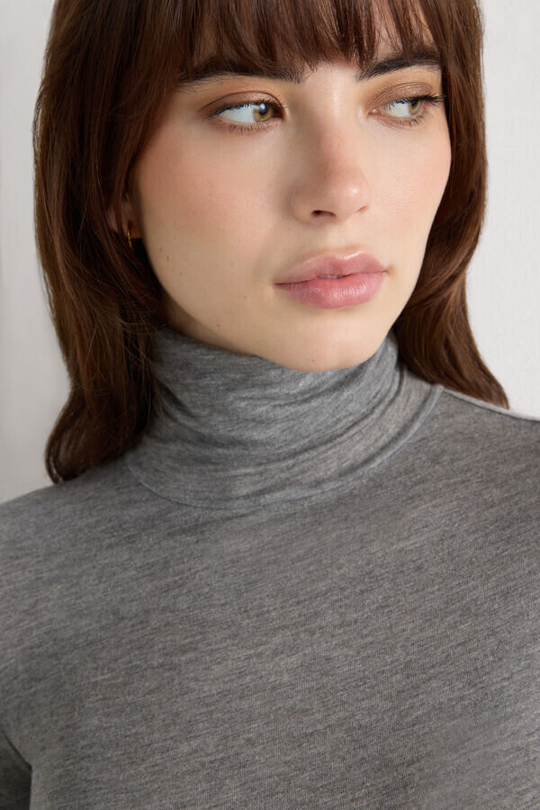 Modal-Kaschmir-Top mit hohem Kragen Modal-Kaschmir-Top mit hohem Kragen