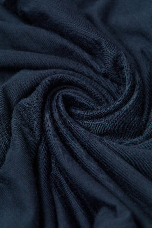 Modal-Kaschmir-Top mit hohem Kragen Modal-Kaschmir-Top mit hohem Kragen