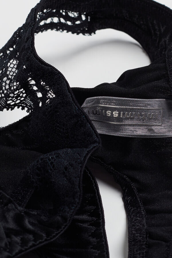 Seiden- und Spitzen-String Seiden- und Spitzen-String