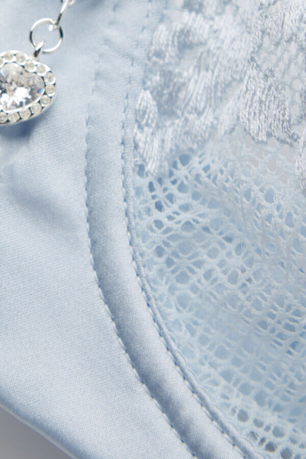 Seidige Blumen Denise Balconette-BH aus Seide und Spitze Seidige Blumen Denise Balconette-BH aus Seide und Spitze