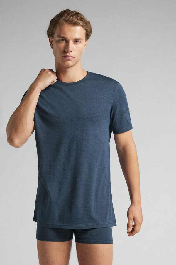 T-Shirt aus hochwertiger Baumwolle T-Shirt aus hochwertiger Baumwolle