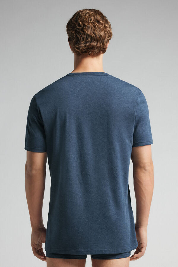 T-Shirt aus hochwertiger Baumwolle T-Shirt aus hochwertiger Baumwolle