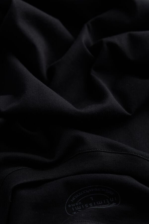 T-Shirt aus hochwertiger Baumwolle T-Shirt aus hochwertiger Baumwolle