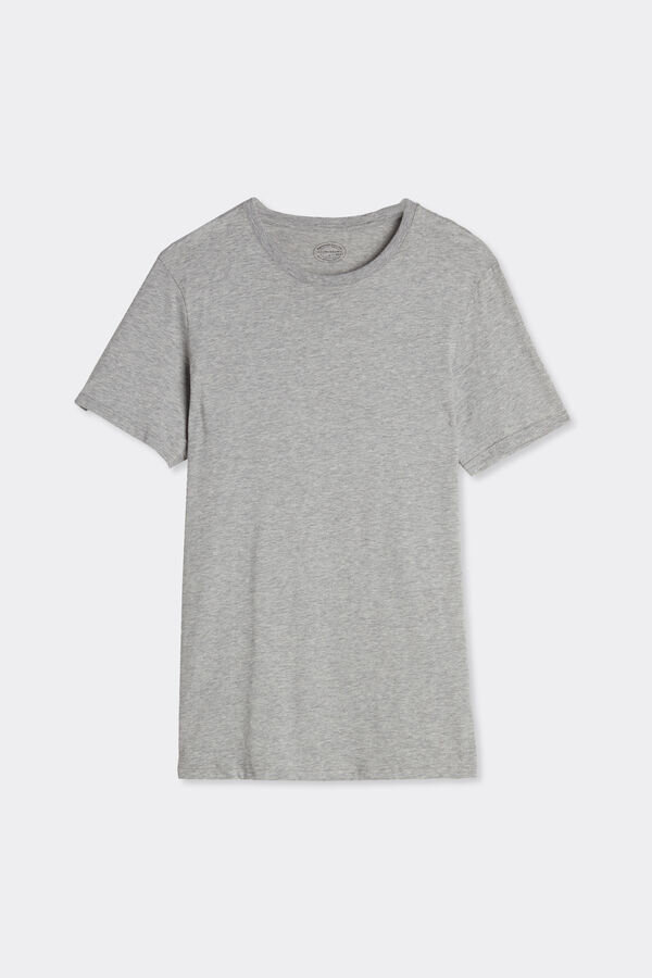 T-Shirt aus hochwertiger Baumwolle T-Shirt aus hochwertiger Baumwolle