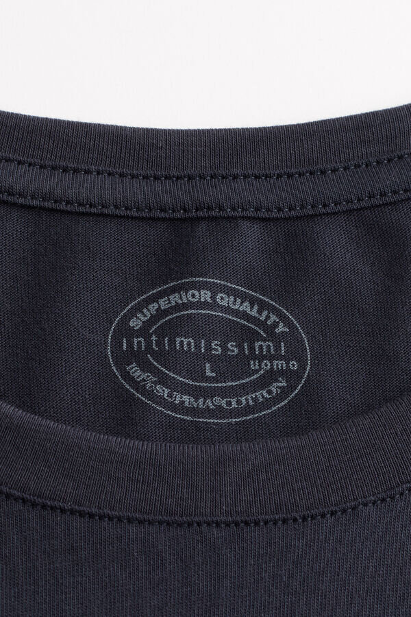 T-Shirt aus hochwertiger Baumwolle T-Shirt aus hochwertiger Baumwolle