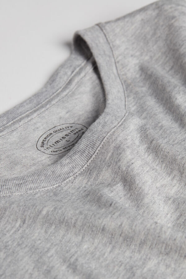 T-Shirt aus hochwertiger Baumwolle T-Shirt aus hochwertiger Baumwolle