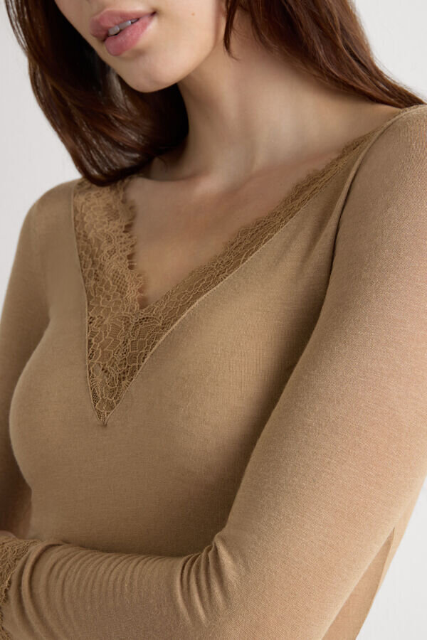 Ultraleichtes Kaschmir-Spitzenhemd mit langen Ärmeln Ultraleichtes Kaschmir-Spitzenhemd mit langen Ärmeln