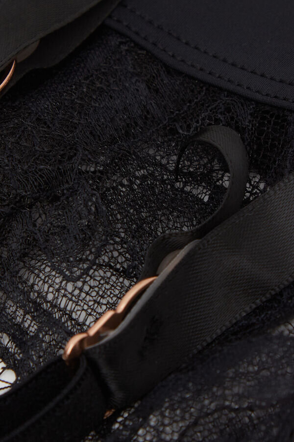 Verspielter Glamour-Strumpfgürtel aus Spitze Verspielter Glamour-Strumpfgürtel aus Spitze